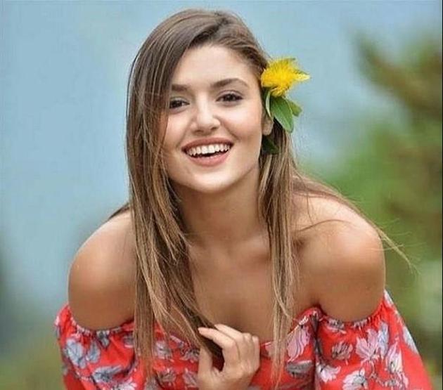 Hande Erçel güzellik için kesenin ağzını açtı