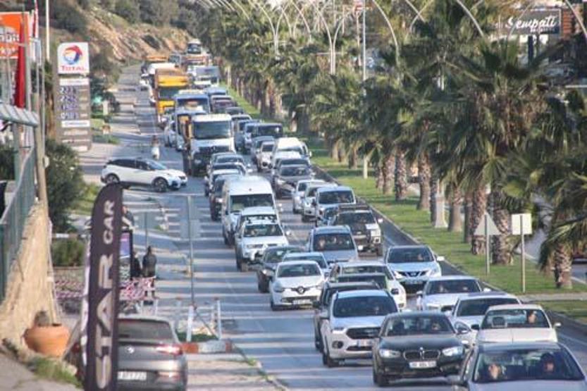 Bodrumda yılbaşı hareketliliği; 24 saatte 15 bin araç giriş yaptı