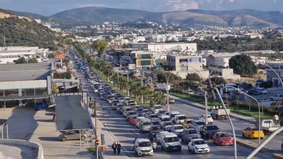 Bodrumda yılbaşı hareketliliği; 24 saatte 15 bin araç giriş yaptı