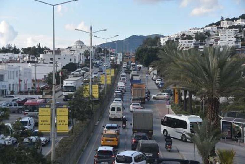 Bodrumda yılbaşı hareketliliği; 24 saatte 15 bin araç giriş yaptı