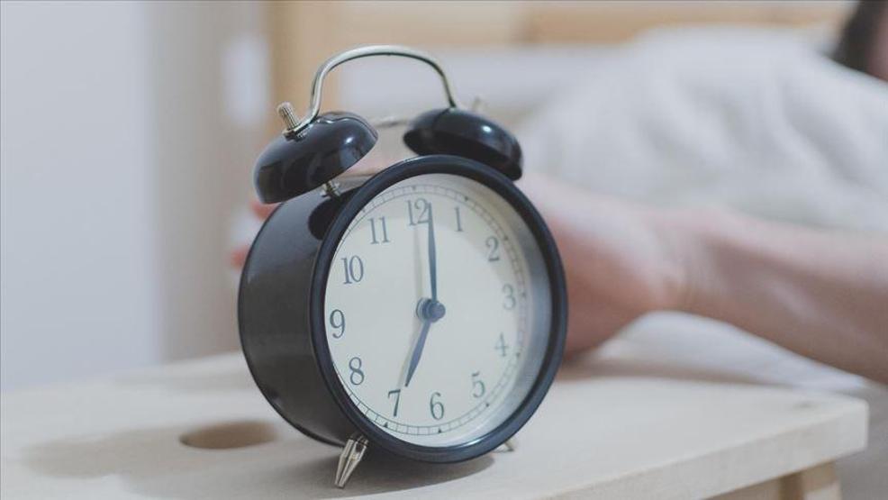 ‘5 dakika daha’ diye alarm ertelemek sağlığımızdan ediyor Kendi kendine uyanamayanlar ne yapsın