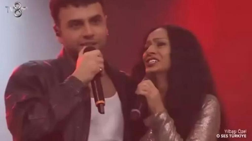 KÖFN ve Yıldız Tilbenin yılbaşı gecesi düeti sosyal medyayı salladı
