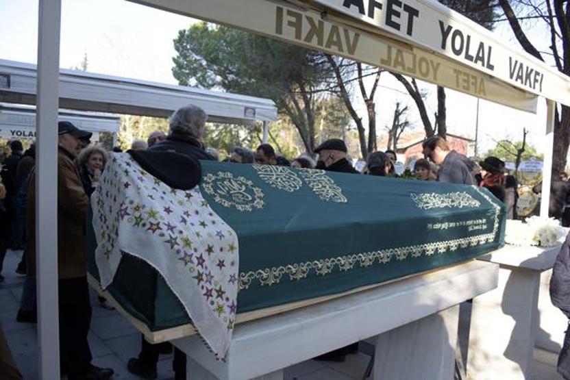 Caz vokalisti Ayşe Gencer toprağa verildi