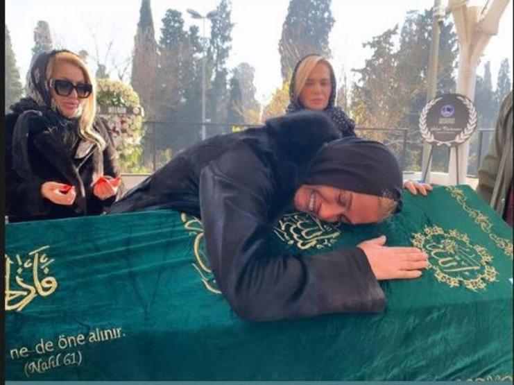 Tuğba Özay’ın baba acısı