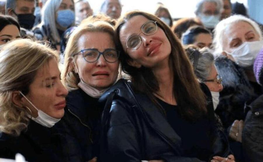 Baba acısı yaşayan Özge Ulusoy isyan etti