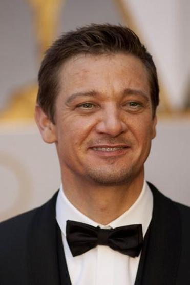 Ünlü oyuncu Jeremy Renner kaza geçirdi: Durumu kritik