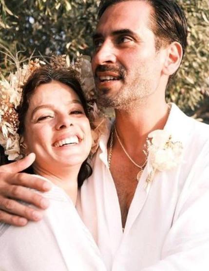Özge Özpirinçciden doğum sonrası ilk poz