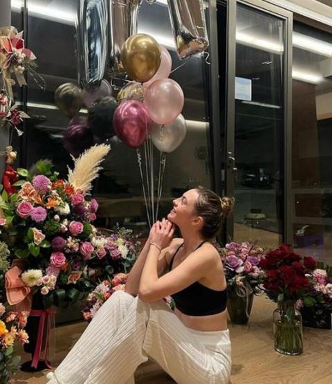 Melis Sezenin doğum günü pozlarına yorum yağdı