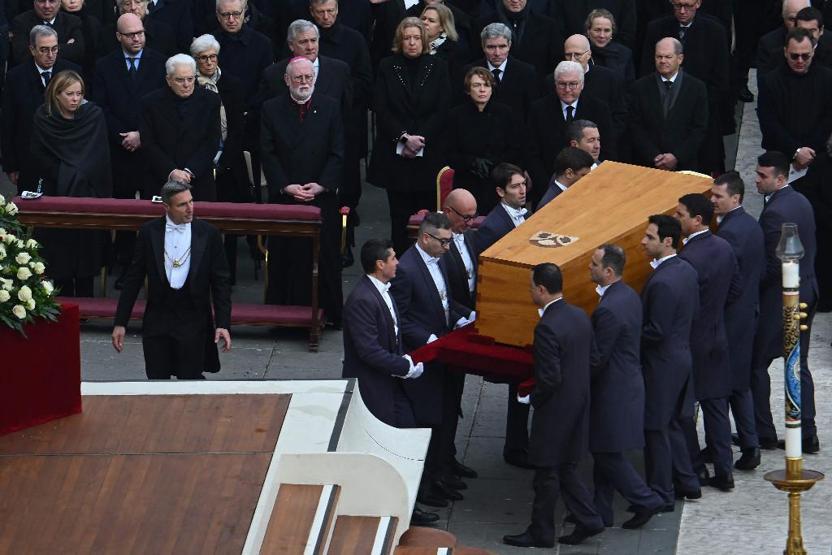 Eski Papa 16. Benedictus için Vatikanda cenaze töreni düzenlendi