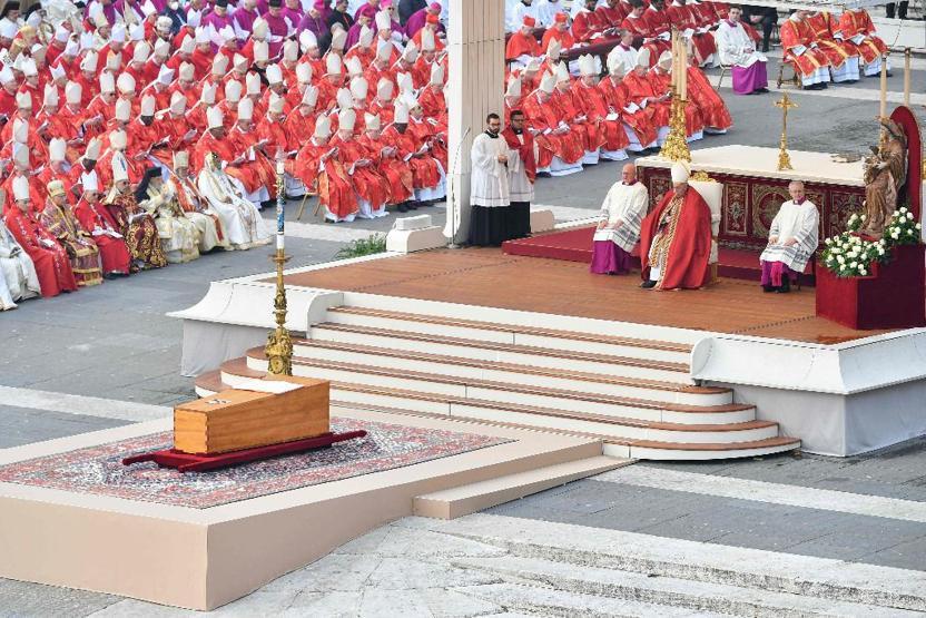 Eski Papa 16. Benedictus için Vatikanda cenaze töreni düzenlendi