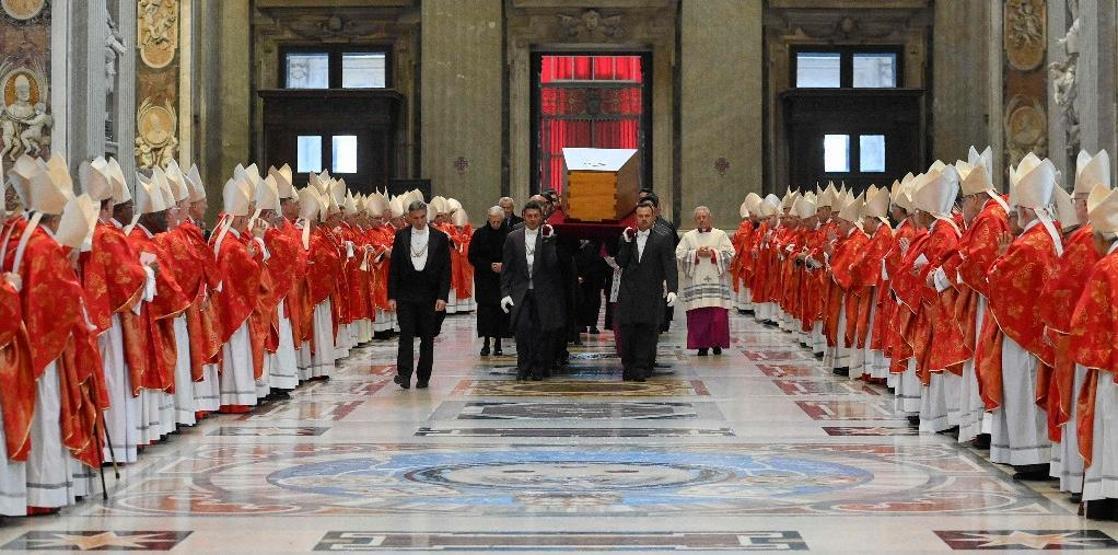 Eski Papa 16. Benedictus için Vatikanda cenaze töreni düzenlendi