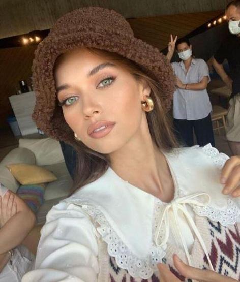 Afra Saraçoğlunun aylık kazancı dudak uçuklattı
