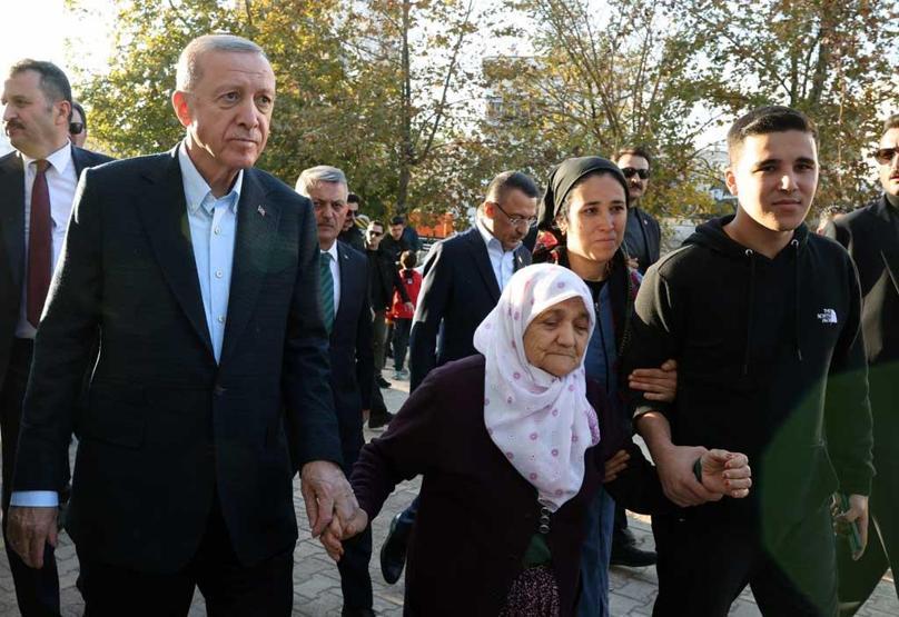 Erdoğan, selzede Zülfiye nineyi ziyaret etti... Zülfiye Ceylan: “Sevinçle ve mutlulukla ağırladım”