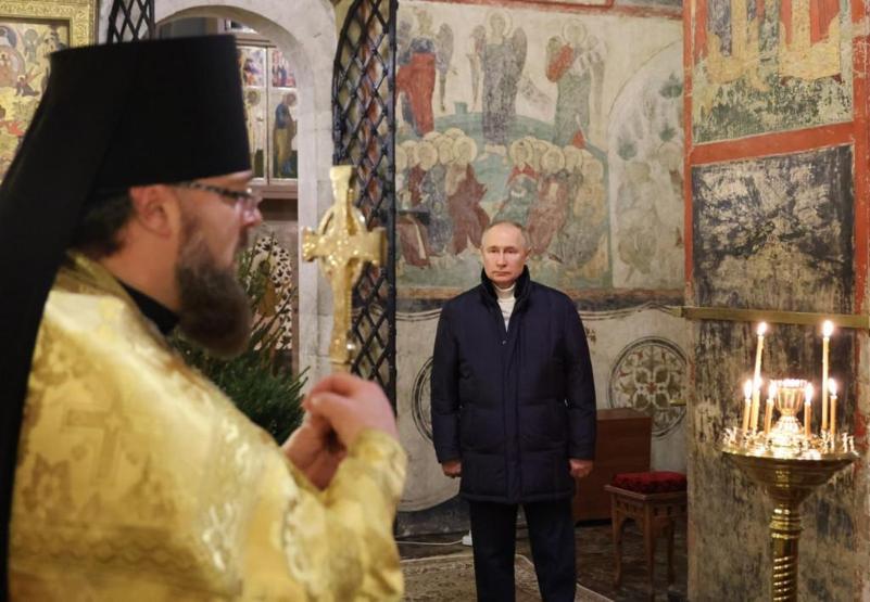 Putin tek başına Noel ayinine katıldı