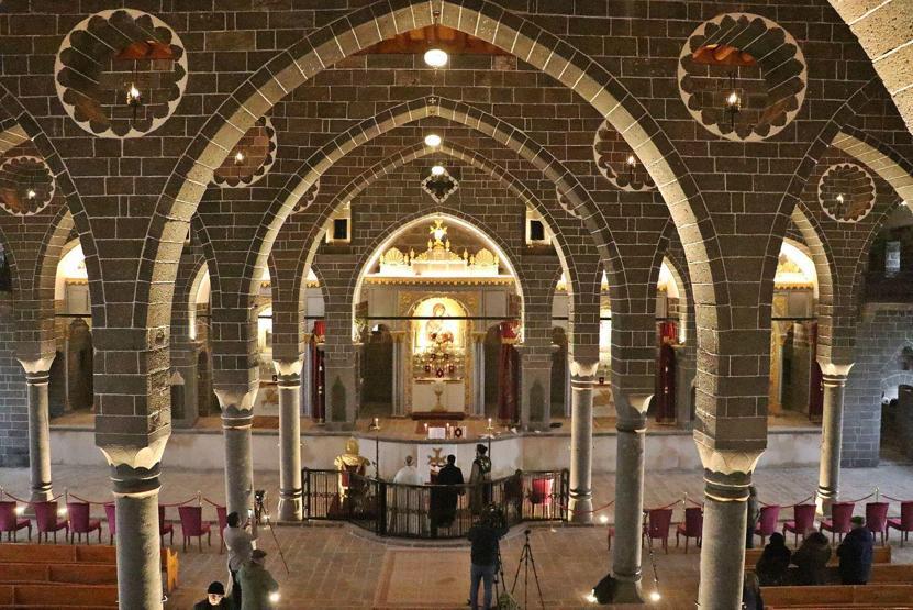 Tarihi Surp Giragos Ermeni Kilisesinde Noel ayini