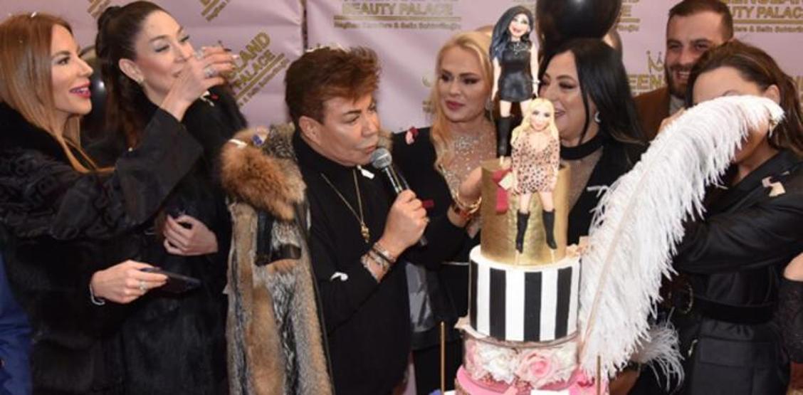 Nagihan Karadere açılış törenine cesur elbisesiyle damga vurdu