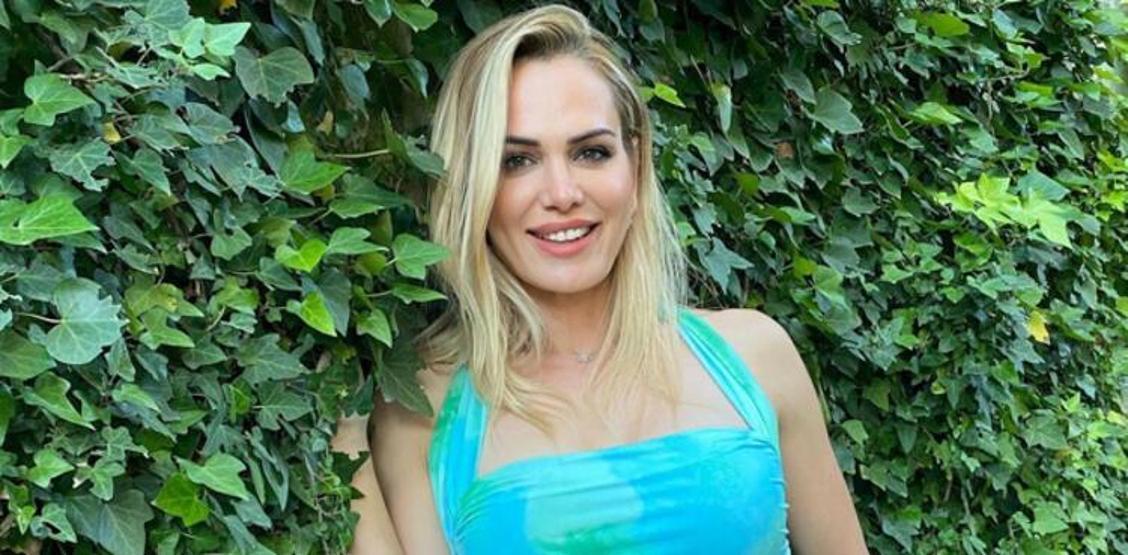 Nagihan Karadere açılış törenine cesur elbisesiyle damga vurdu