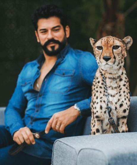 Burak Özçivitin 2023 ücreti 1 milyon dolar