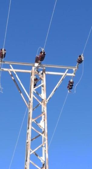 Yüksekova’da Sibirya soğuklarını aratmayan görüntü: Elektrik direkleri buz tuttu