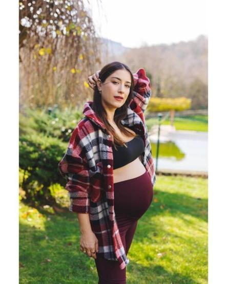 Hazal Kayadan karnı burnunda yeni poz
