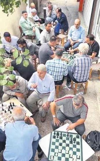 Bu köyde satranç kültürel bir miras 30 yıldır satranç oyunuyorum
