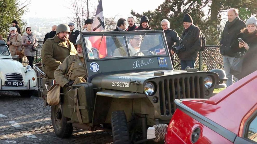 Fransa’da nostalji rüzgarı: Pariste klasik araba turu