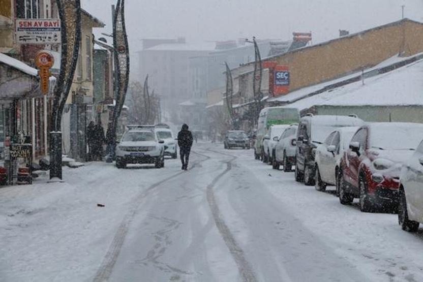 Karlıovada kar kalınlığı 15 santimetreye ulaştı