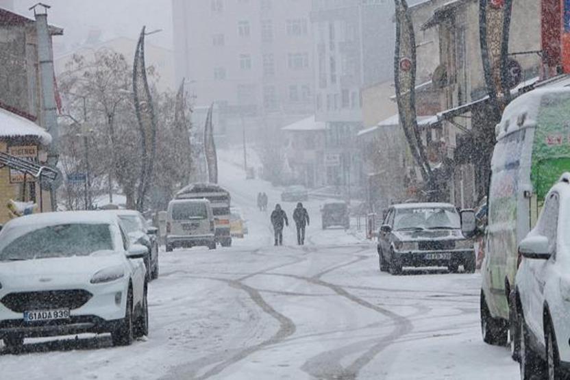 Karlıovada kar kalınlığı 15 santimetreye ulaştı