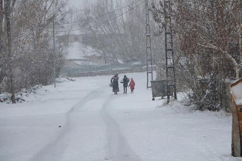 Karlıovada kar kalınlığı 15 santimetreye ulaştı