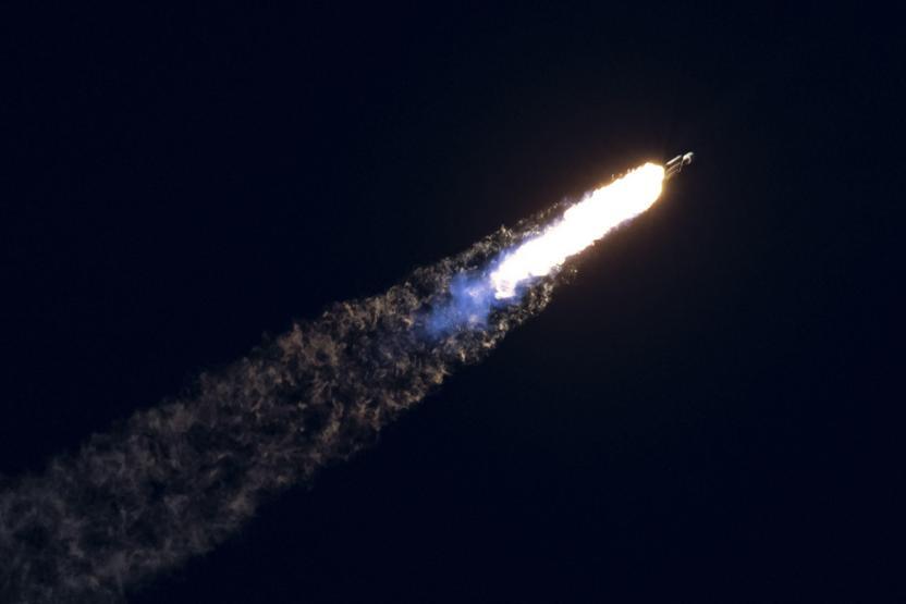 SpaceX, ABD Uzay Kuvvetlerine ait iletişim uydusu fırlattı