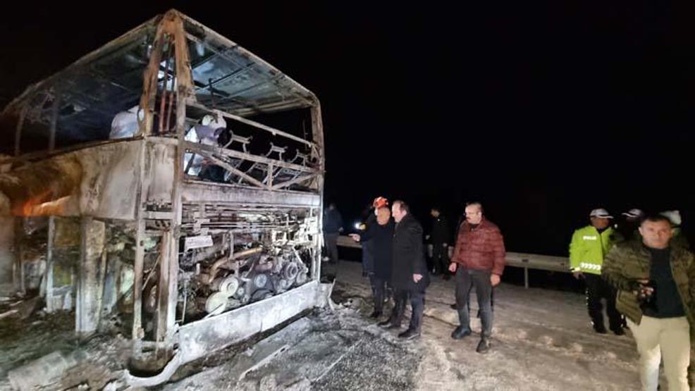 Mersinde otobüs TIRa çarptı 3 ölü, 20 yaralı