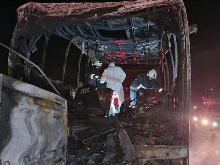 Mersinde otobüs TIRa çarptı 3 ölü, 20 yaralı