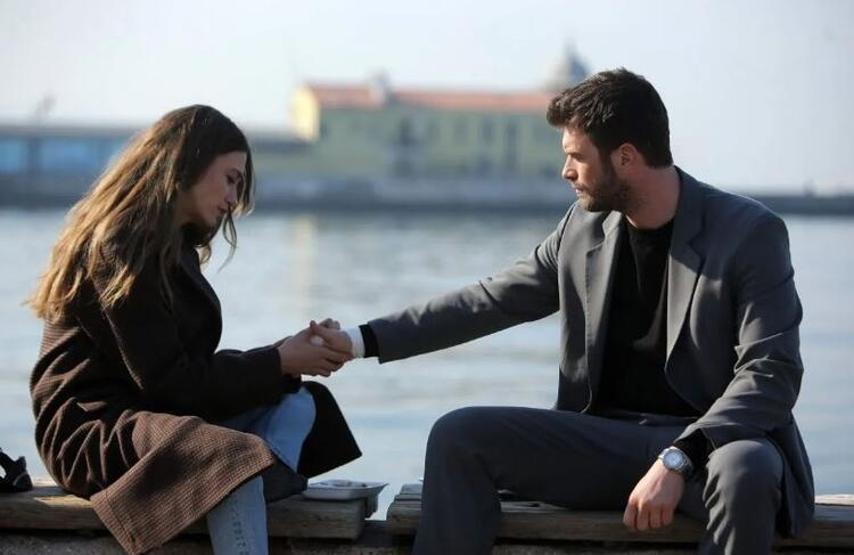 Serenay Sarıkaya ve Kıvanç Tatlıtuğ’u buluşturan diziden ilk kareler geldi
