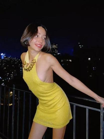 Zeynep Bastıktan balkon pozu