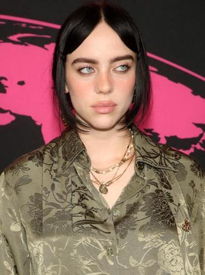 Billie Eilishin başı takıntılı hayranıyla dertte