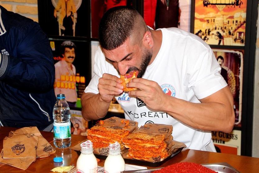 Adanada Uluslararası Acılı Tost yarışması: Kazanan Avustralyalı Webby oldu