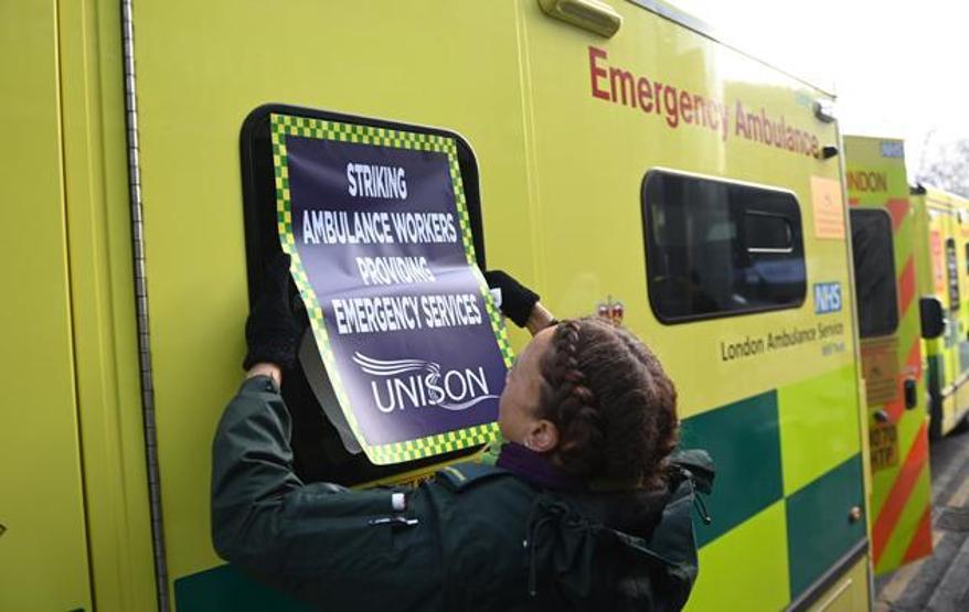 İngiltere’de ambulans çalışanlarından yeni grev dalgası