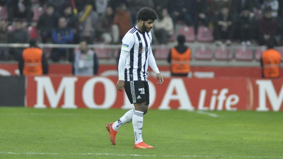 Beşiktaştan flaş Rosier kararı Kırmızı kart bardağı taşırdı