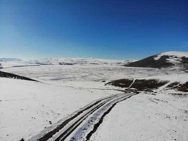 Karsta donan Aygır Gölü havadan görüntülendi
