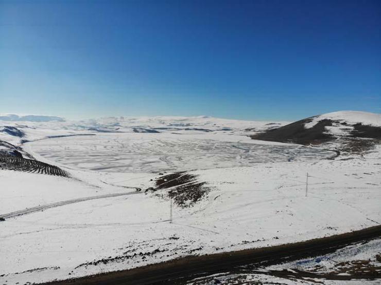 Karsta donan Aygır Gölü havadan görüntülendi