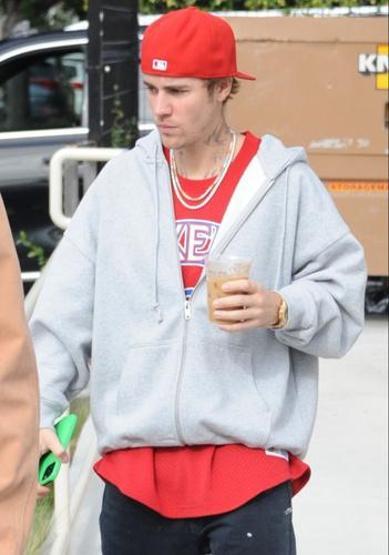 Justin Bieber müzik haklarını 200 milyon dolara sattı