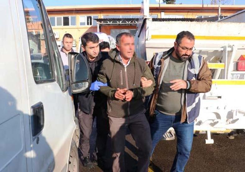 Antalyada hareketli anlar Tabancayla belediyeyi bastı...