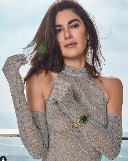 Nesrin Cavadzadeden Boğaz pozları