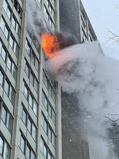 ABDde 25 katlı binada yangın: 1 ölü, 8 yaralı
