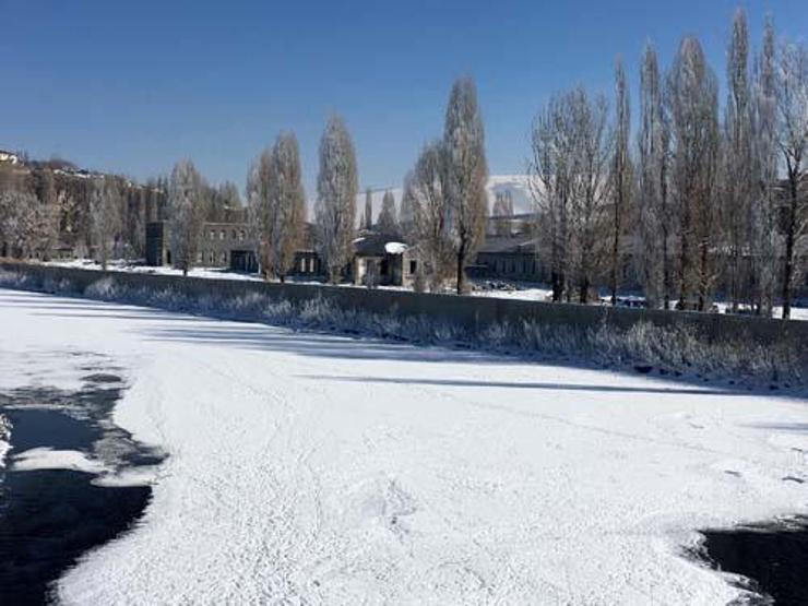Ardahan buz kesti; eksi 24 derece