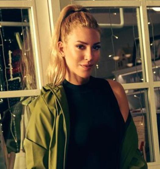 Sinem Kobal setleri özlediğini açıkladı