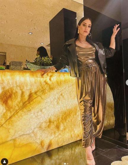 Hazal Kaya kendisini eleştiren takipçisine yanıt verdi