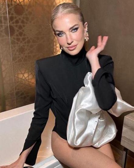 Burcu Esmersoydan cesur küvet pozları