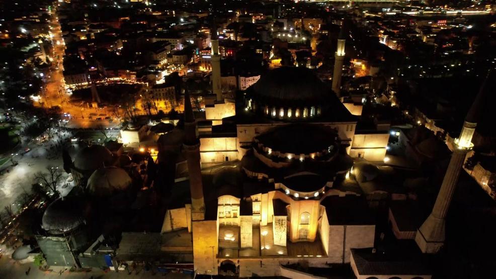 Regaip Kandilinde vatandaşlar Ayasofya Camiine akın etti