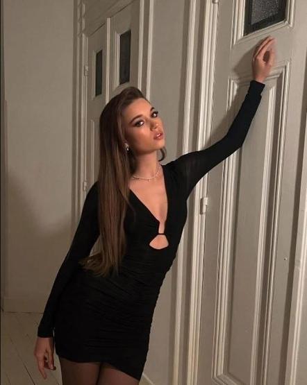 Afra Saraçoğlunun annesi ile pozunu gören Güzelliğini annesinden almış diyor